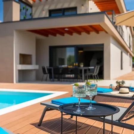 Artsi Villa