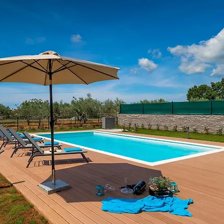 Artsi Villa *